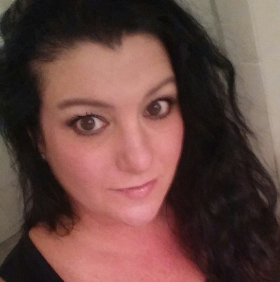 Meet your Posher, Tia - Picture 1 of 1